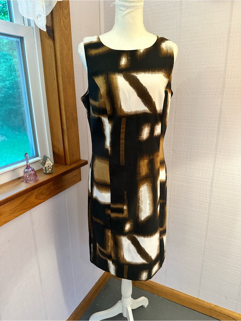 VENUS Sleeveless Abstract Print Midi Dress in Brown, Black and White